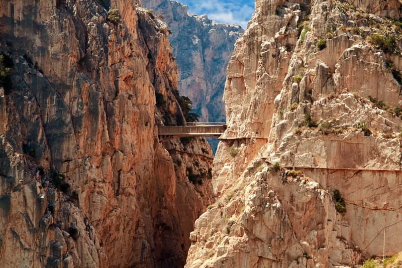 Málaga: Caminito del Rey and Álora Village Tour with Tapas - Why the guide makes a difference