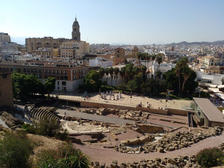 Málaga: Cathedral, Alcazaba, Roman Theater Walking Tour - The guides are the heart of the experience