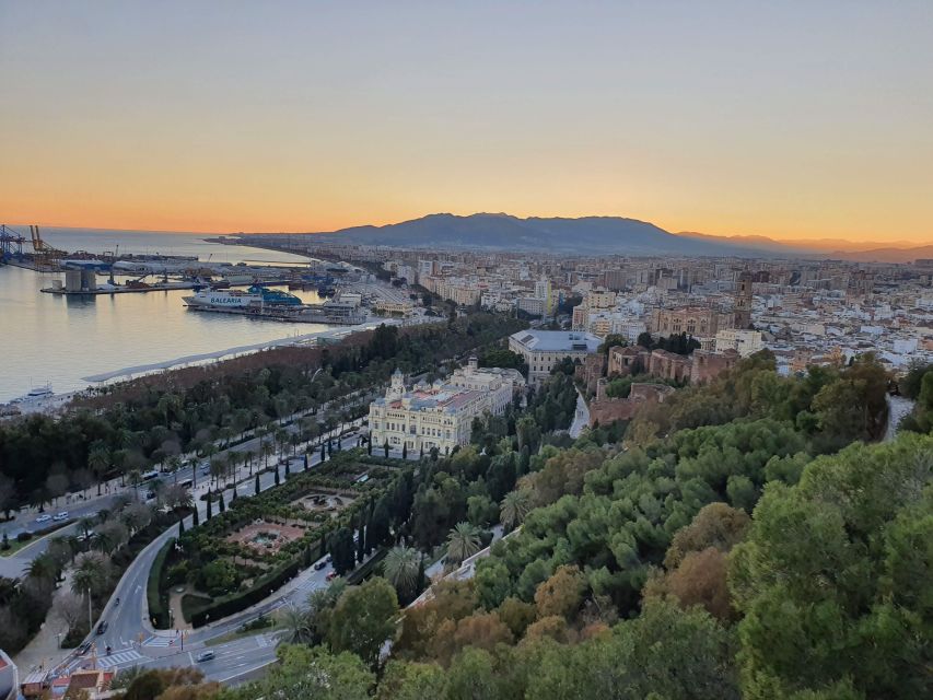 Málaga: Cathedral, Alcazaba, Roman Theater Walking Tour - Timing, pace, and what to wear