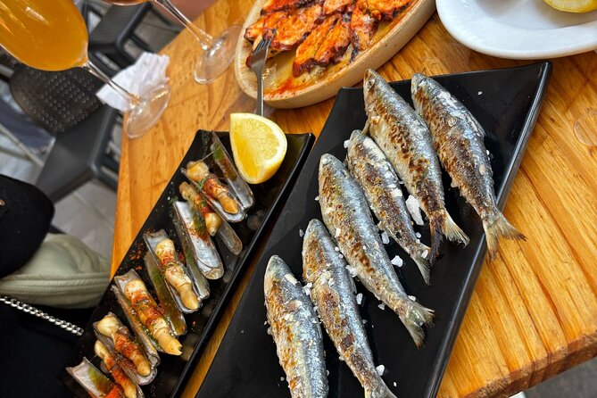 Málaga Center Tapas Tour - What the guide adds beyond the food