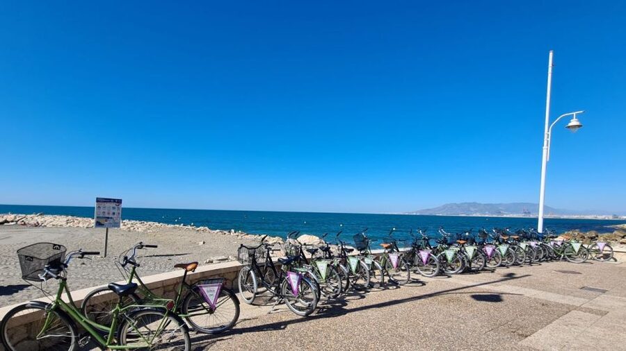 Malaga: City Bike Rental with Self-Guided Cycling Route - West through Soho and along the Guadalmedina