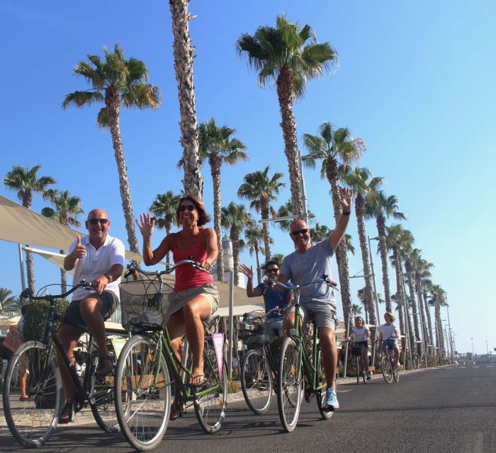Malaga: City Bike Rental with Self-Guided Cycling Route - Inland to the Botanical Gardens and Limonero Dam
