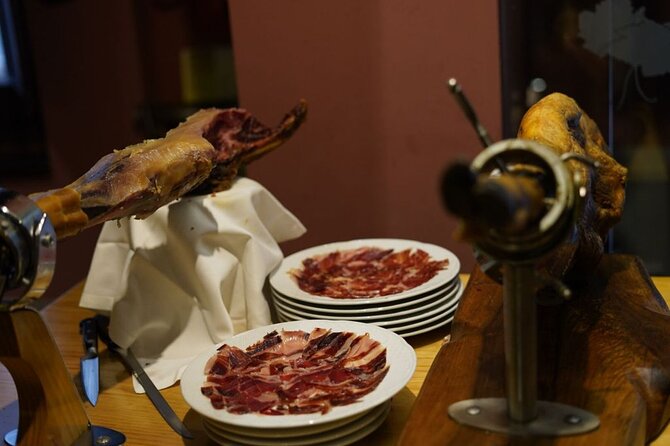 Málaga Evening Tapas Crawl Tour by Food Lover Tour - The social side works well for solo visitors