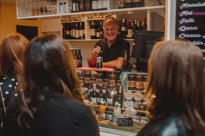 Málaga Evening Tapas Crawl Tour by Food Lover Tour - Why the guide matters so much