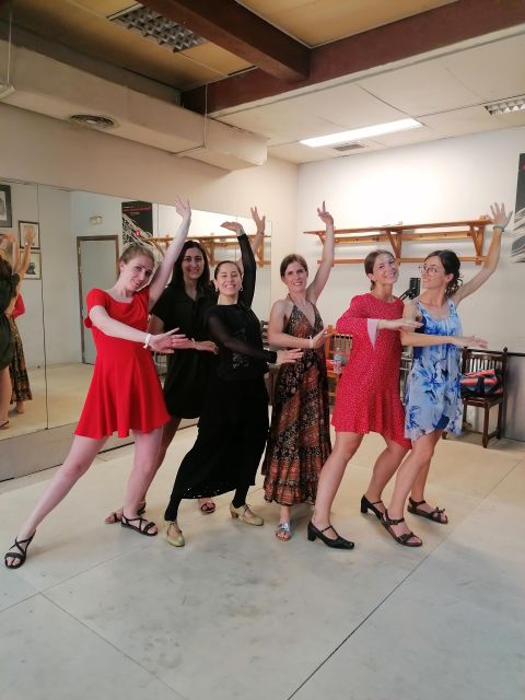 Málaga: Flamenco Class Experience - Language, teacher, and learning style