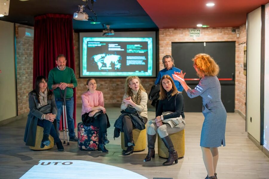 Málaga: Flamenco Course 4pm + 1-Hour Show, 3 Tapas and Drink - Why the 4pm workshop changes the show