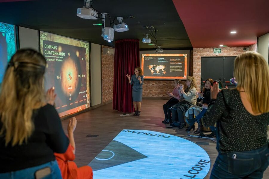 Málaga: Flamenco Course 4pm + 1-Hour Show, 3 Tapas and Drink - Three tapas and one drink