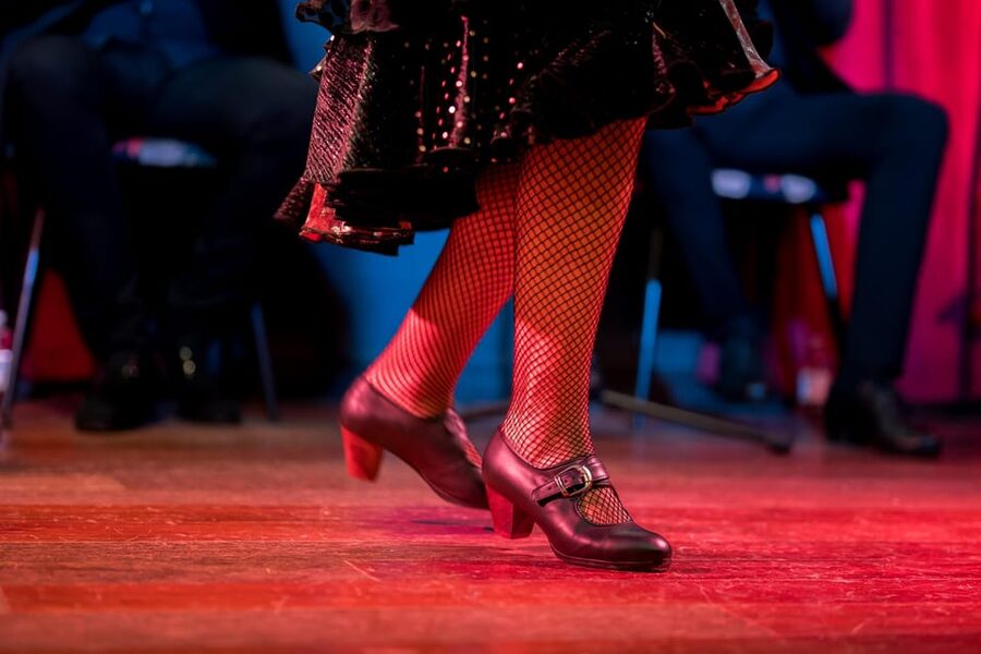 Málaga: Flamenco Course 4pm + 1-Hour Show, 3 Tapas and Drink - What the price really covers
