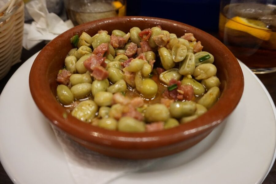 Malaga: Flamenco, Tapas, and Wine Tour - Guides and the human side of the tour