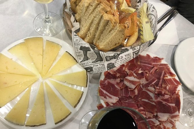 Malaga Food Tour: Tapas, Drinks and Delights with a Local - What the guides add to the evening