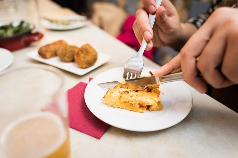 Malaga: Food Tour with Local Guide, Tapas, and Drinks - Who should book this Málaga food tour?
