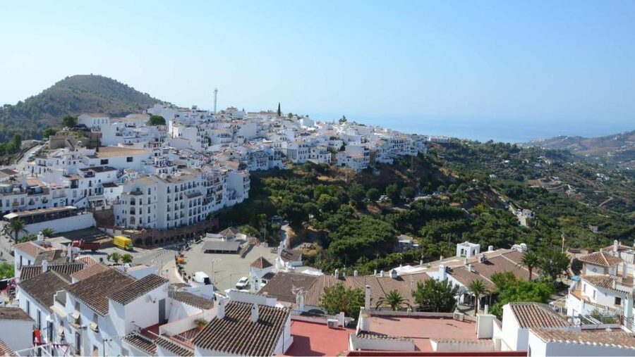 Malaga: Frigiliana & Nerja Tour with Local Product Tastings - A 15-minute taste of local products