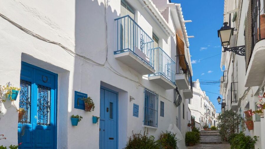 Malaga: Frigiliana & Nerja Tour with Local Product Tastings - The coastal drive from Torremolinos