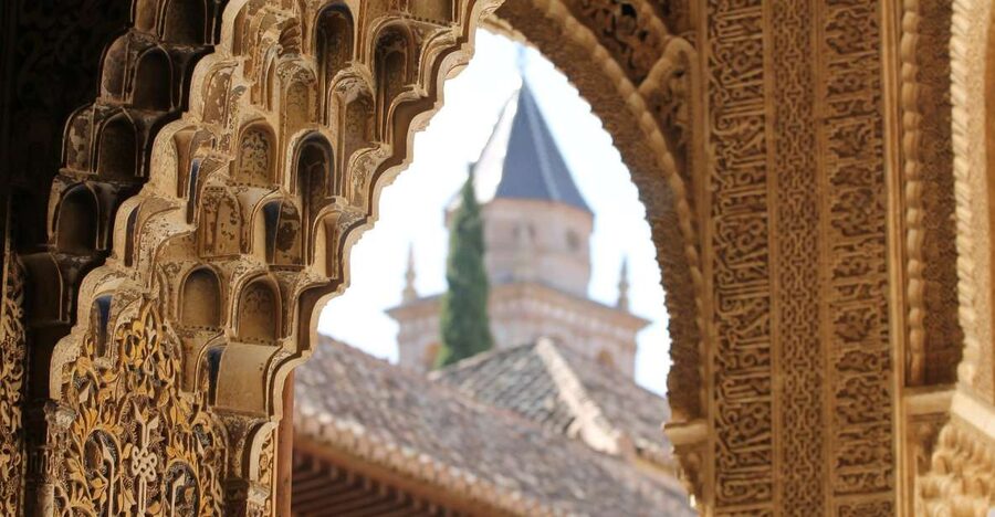 Malaga: Granada Day Trip with Alhambra, Palaces and Gardens - Why the Alhambra is worth the long day