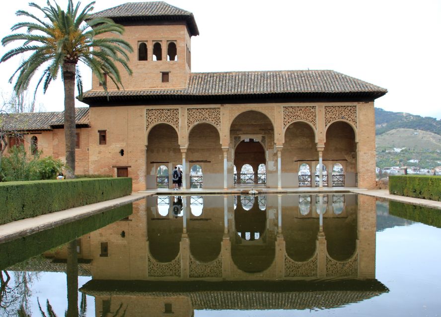 Malaga: Granada Day Trip with Alhambra, Palaces and Gardens - The return to Malaga and the time trade-off