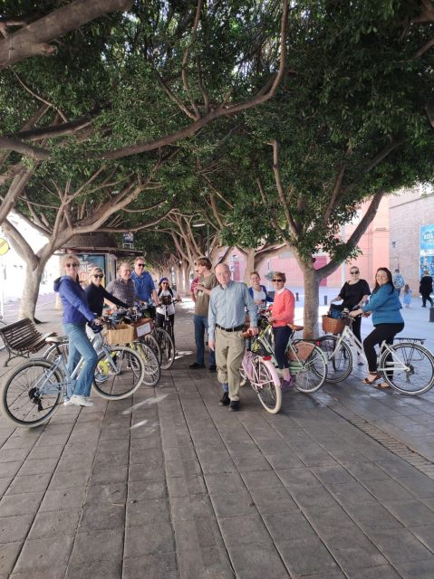 Malaga: Guided Bike Tour - Muelle Uno and La Farola at the port
