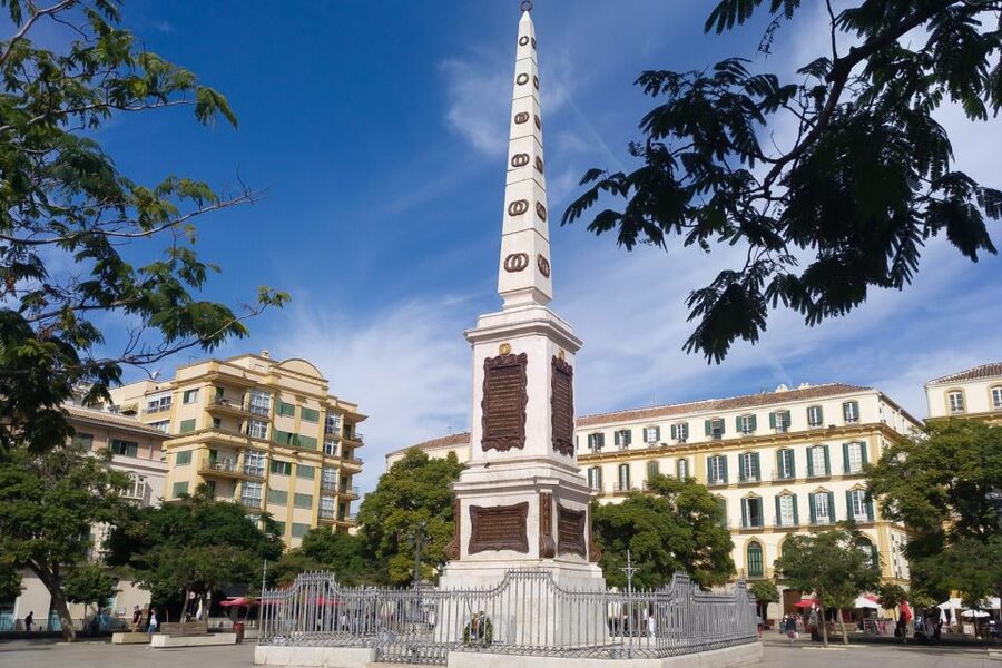 Malaga: Guided tour of Picasso's Birthplace Museum - Walking through Buenavista Palace