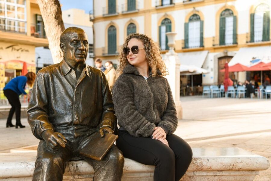 Malaga: History of Picasso Guided Walking Tour - What the guide adds to the experience