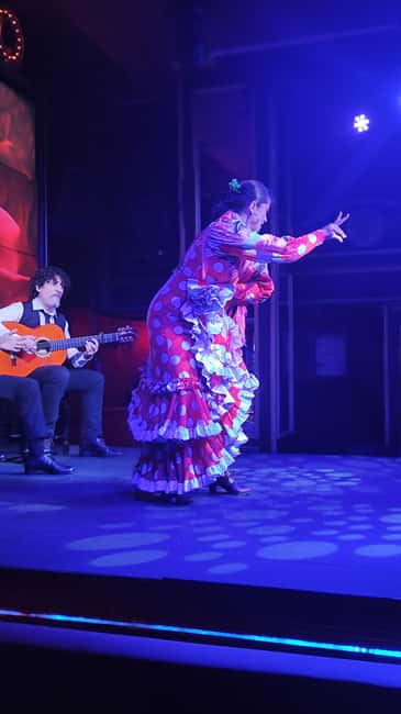 Malaga: Paella and Tapas Tour with The Best Flamenco Show - Starting with wine at Antigua Casa de Guardia