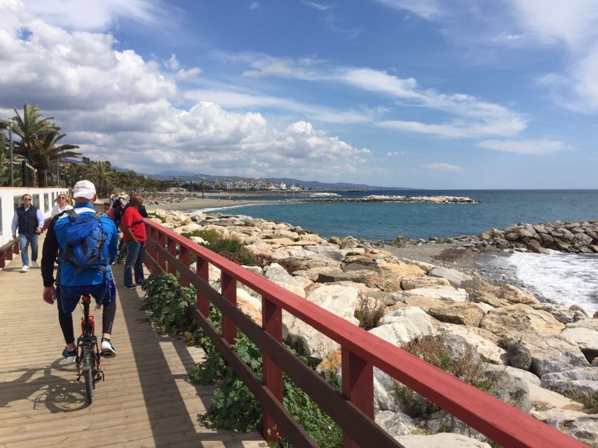 Malaga: Premium Guided Bike Tour - Entering the historic center