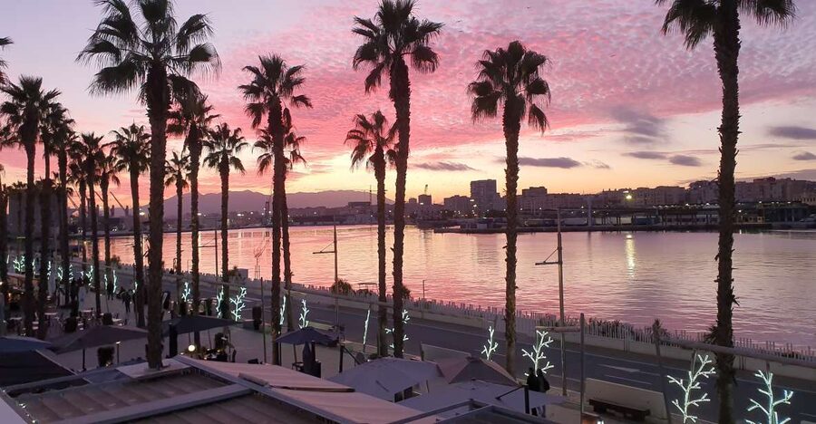 Malaga: Private Bike Rental - From the port to La Malagueta beach