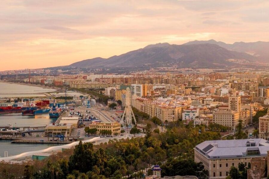 Malaga: Private custom Walking tour with a local guide - What the sightseeing is really like