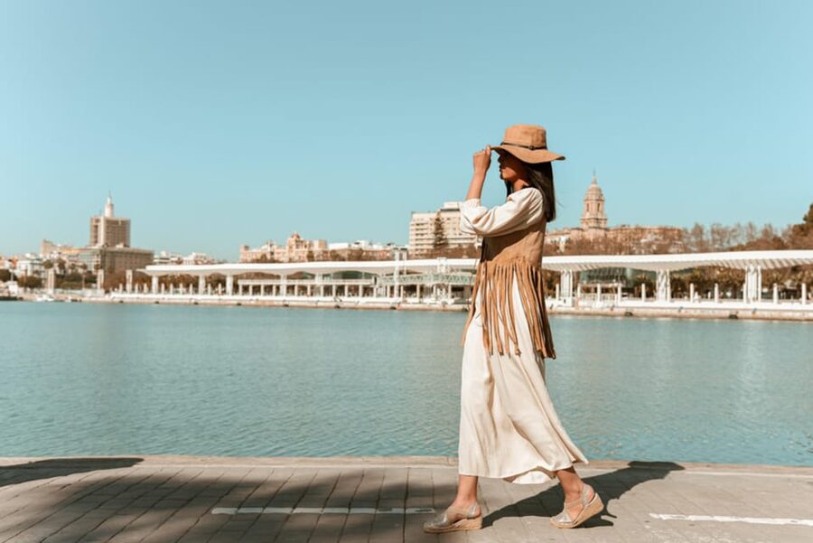 Málaga: Professional Photoshoot and City Tour - Old Town, Soho, and Lagunillas