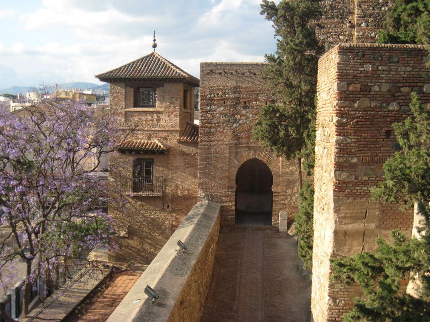Malaga: Roman Theater and Alcazaba of Malaga Guided Tour - The lookout and Malaga from above