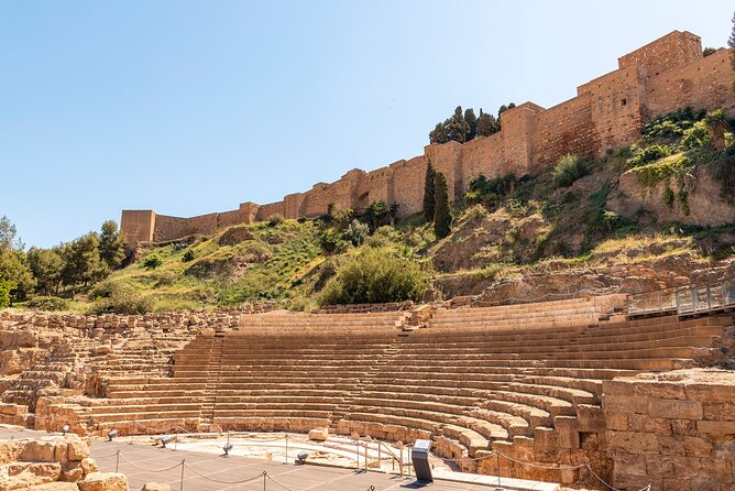 Malaga Scavenger Hunt and Sights Self-Guided Tour - A city walk with a game built in