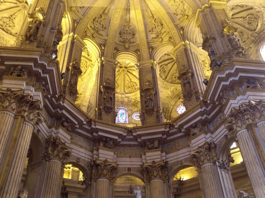 Malaga: Skip-the-Line Malaga Cathedral Tickets with Tour - Meeting in Málaga’s old center