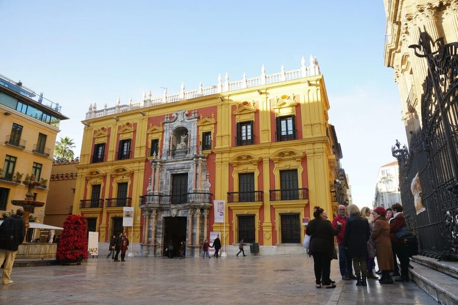 Malaga: Skip-the-Line Malaga Cathedral Tickets with Tour - Entering Málaga Cathedral without the queue