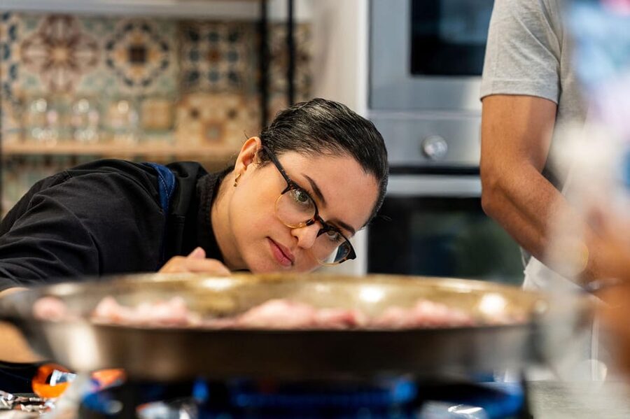 Málaga: Spanish Cooking Workshop with Paella and Sangria - Meeting Laura and Diego