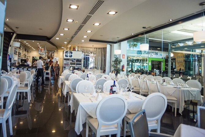 Malaga Sunset Cruise and Restaurant Dinner - Who will enjoy this Malaga evening