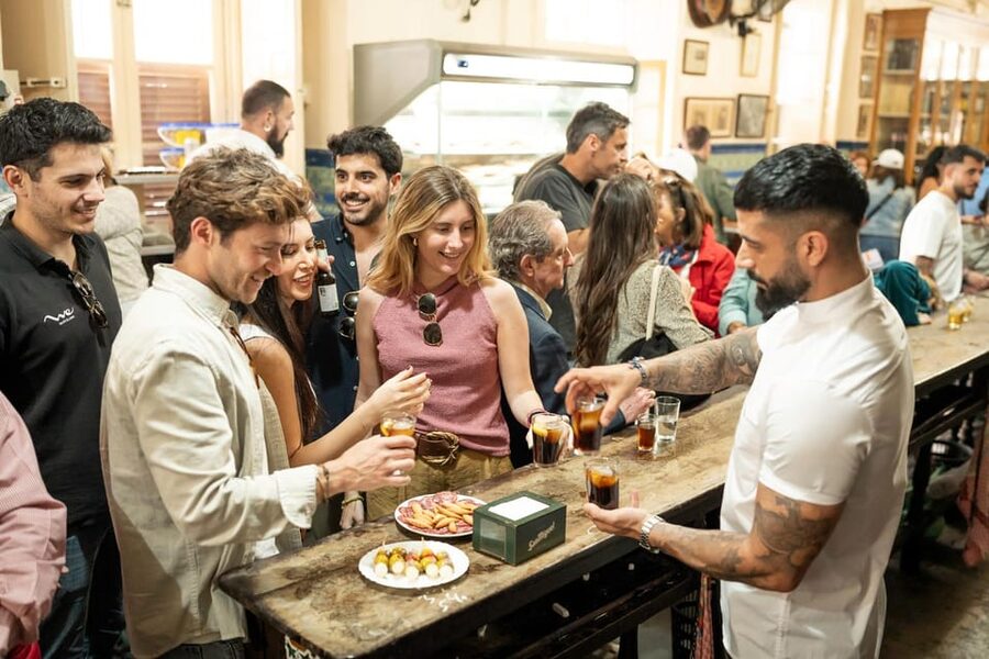 Málaga: Tapas, Wine & Rooftops Private Tour - Moving through the historic center