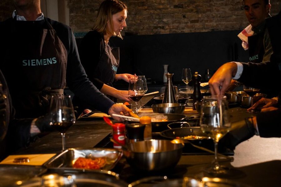 Malaga: The Ultimate Tapas Workshop with Market Visit - The market walk gives the class a Málaga accent