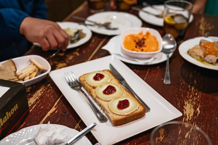 Málaga: Traditional Andalusian Tapas and Wine Tour - Key points at a glance