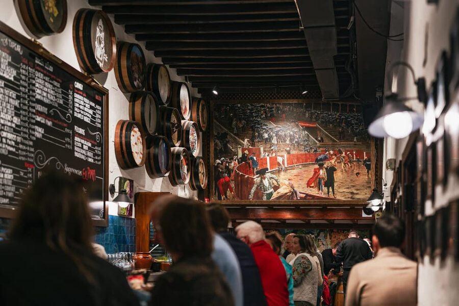 Málaga: Traditional Andalusian Tapas and Wine Tour - The second stop: a favorite local restaurant