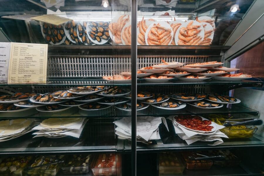 Málaga: Traditional Andalusian Tapas and Wine Tour - The final tavern and the local vermouth