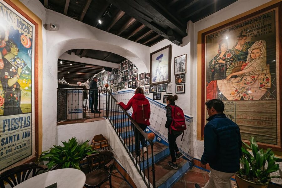 Málaga: Traditional Andalusian Tapas and Wine Tour - Walking through Málaga’s old town