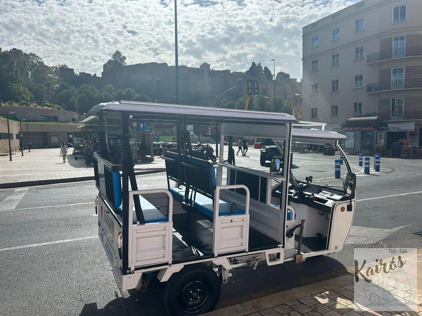 Malaga: Tuk tuk tour - Pompidou Center and Muelle Uno