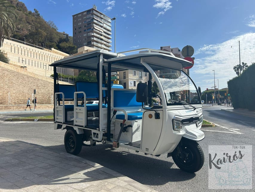 Malaga: Tuk tuk tour - Starting beside the harbor at Paseo de la Farola