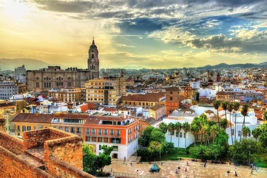 Malaga: Walking Tour of Must-See Attractions - Key points at a glance