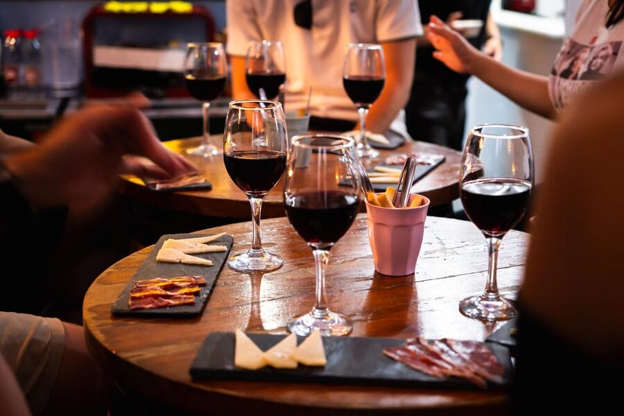 Malaga: Wine and Tapas Tour with Tastings and Drinks - What this Málaga tapas tour is really like