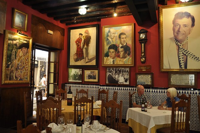 Malaga Wine & Tapas Small Group Guided Tour - What the guides add to the evening