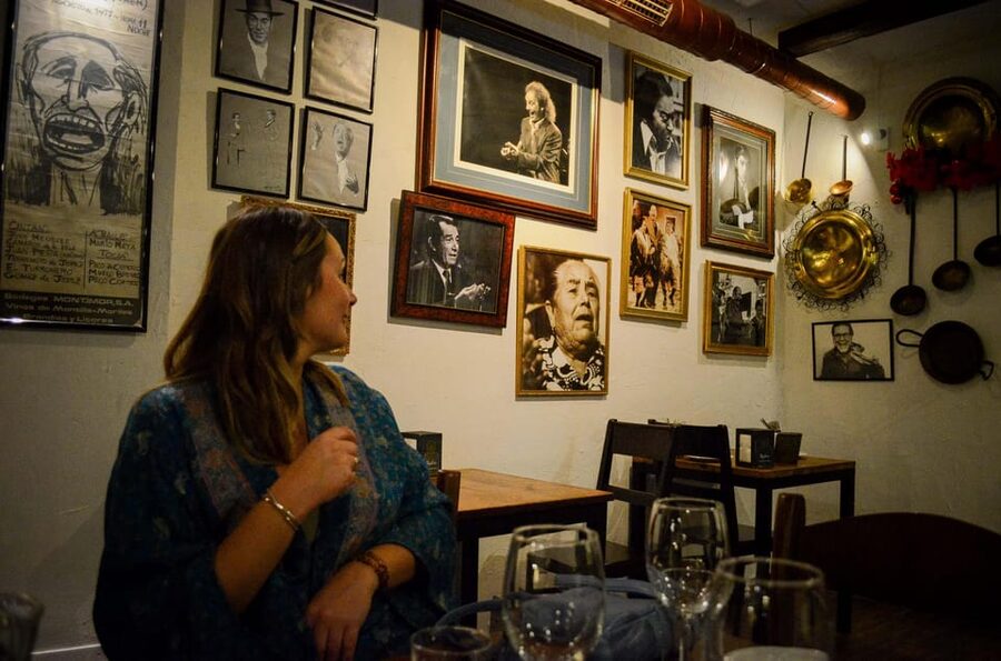 Málaga: Wine & Tapas Tour - The guides shape the whole experience