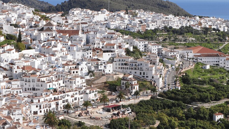Nerja and Frigiliana from Málaga: the mountain and the sea - Is $58 a fair price?