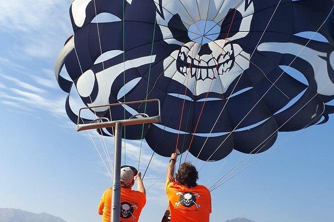 Parasailing in Fuengirola - The Highest Flights on the Costa - Landing lightly on the water