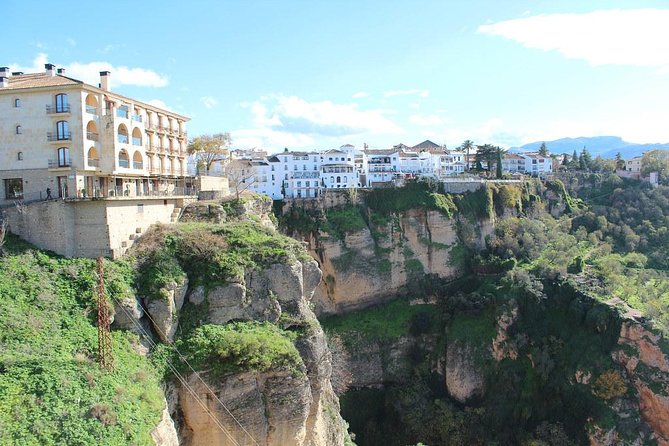 Private 3 hours Walking Tour of Ronda with official tour guide - Timing, meeting points, and transport