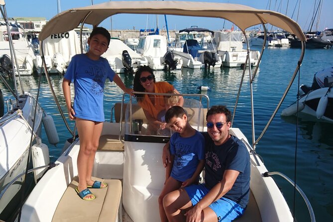 Private boat rental without title dolphin watching - Dolphin watching without a fixed wildlife promise