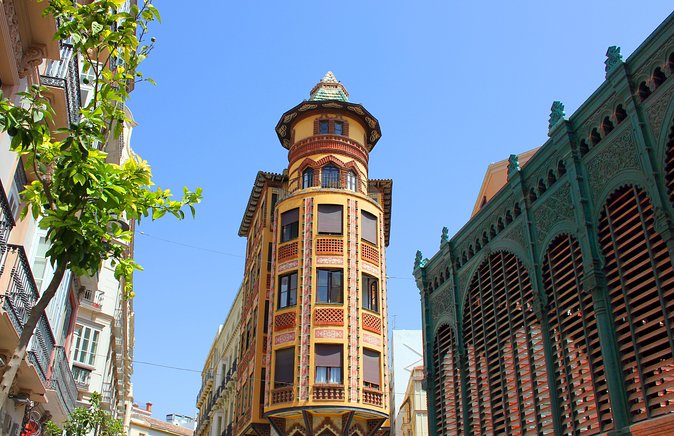 Private walking tour - Plaza de la Constitución and the grape tradition